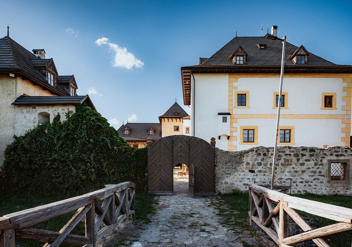 Vodný hrad Hronsek, vstupná brána