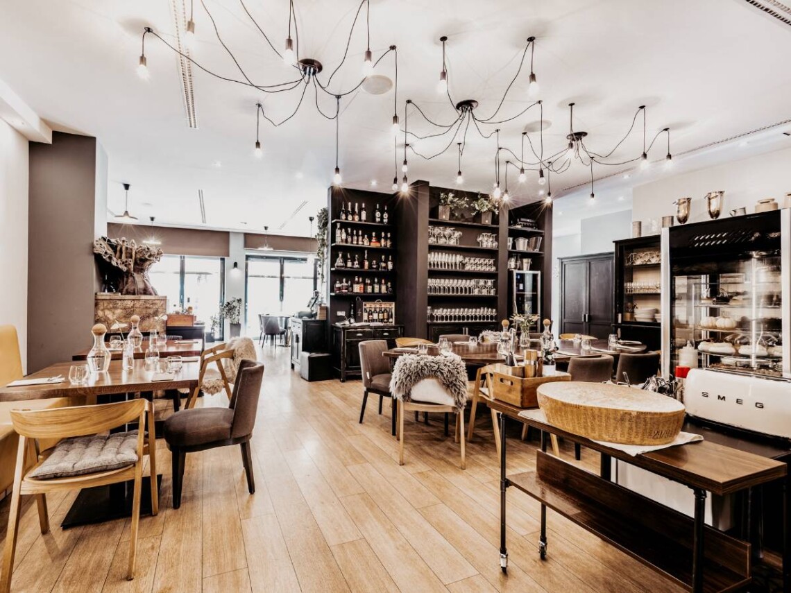 Season restaurant